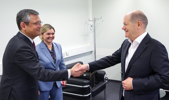 CHP Genel Başkanı Özgür Özel Almanya Başbakanı Olaf Scholz ile görüştü