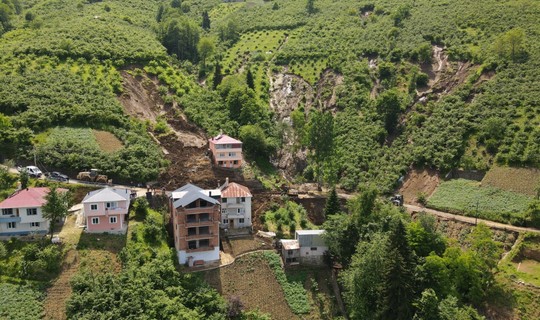 Trabzon’da Heyelan Alarmı: 5 Ev Tehlikede, Tahliye Başladı