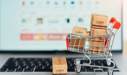 e-Ticaret Devi Yapay Zekayı Seçti: 27 Binden Fazla Çalışanını Kapının Önüne Koydu
