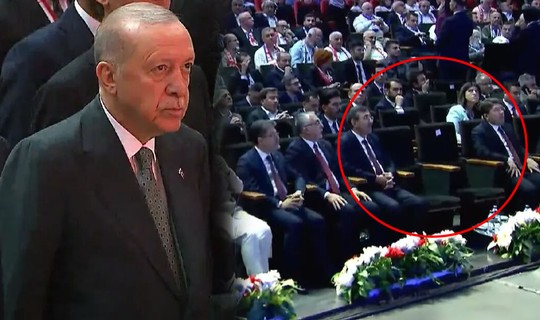 Cumhurbaşkanı Erdoğan'ın Kürsüye Çıkması Bekleniyordu, Bir Anda Salonu Terk Etti... Tüm Programı Bozan Gizemli Telefon!