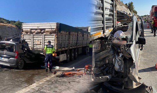 Adana'da Katliam Gibi Kaza: Hafif Ticari Araç TIR'a Arkadan Çarptı! Çok Sayıda Ölü Var