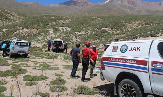 Erciyes Dağı'nda Üzerine Kaya Düşen 2 Dağcı Mahsur Kaldı