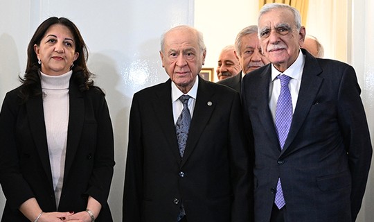 Silah Bırakma Sonrası Bahçeli'den İmralı Heyeti'ne 'Teşekkür' Telefonu