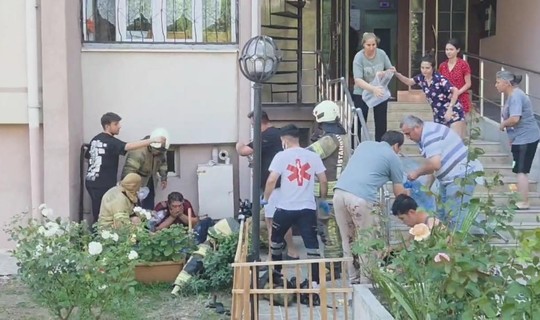 Beylikdüzü'nde Panik Anları! Bir Anda Yayıldı, Bina Tahliye Edildi