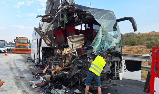 Mersin'de Feci Kaza! Yolcu Otobüsü Tıra Çarptı, Yaralılar Var