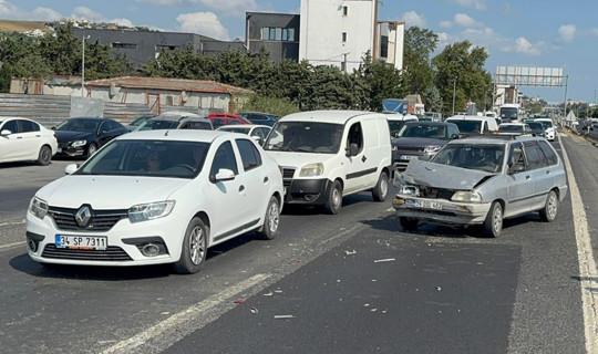 Silivri'de Zincirleme Trafik Kazası! 3 Kişi Yaralandı