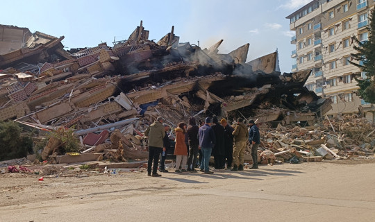 Hatay'da 51 Kişiye Mezar Olan Binanın Yapsatçısından Utandıran Savunma: 'Deprem Allah'tan Geldi, Bir Suçum Yok'
