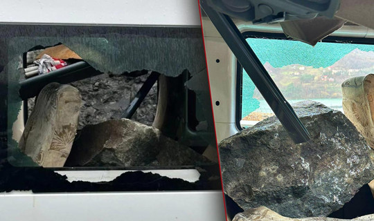 Artvin’de Facia! Kopan Kayalar Minibüse Düştü, 3 Kişi Ölümden Döndü