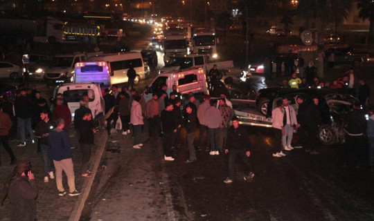 Freni Boşalan Vinç 6 Aracı Biçip Geçti: 7 Yaralı