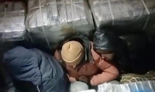 Demir Yüklü TIR'ın Dorsesinden 37 Kaçak Göçmen Çıktı