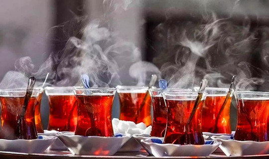 Sofraların Vazgeçilmezi Alarm Veriyor! Çay Keyfi Kabusa Dönüşebilir, Her Bardakta Risk