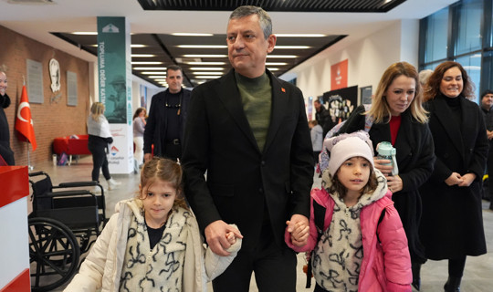 Özgür Özel, Ferdi Zeyrek'in İkiz Kızlarına Verdiği Sözü Tuttu