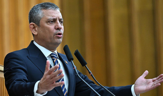 Özgür Özel’den Dikkat Çeken ‘Suriye’ Mesajı: Yaşananlar Türkiye'deki Barış Sürecini Sekteye Uğratmamalı