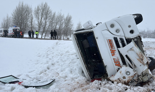 Sivas'ta Öğrenci Servisi Şarampole Devrildi