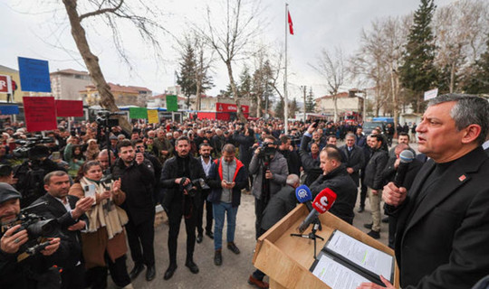 Özgür Özeli 6 Şubat Depreminin Vurduğu Adıyaman’da: Bu İşin Siyaseti Parti Ayrımı Olmaz