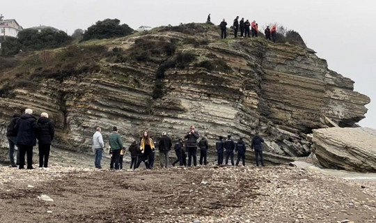 Üç Gündür Aranan Kadının Cesedi Kayalıklarda Bulundu!