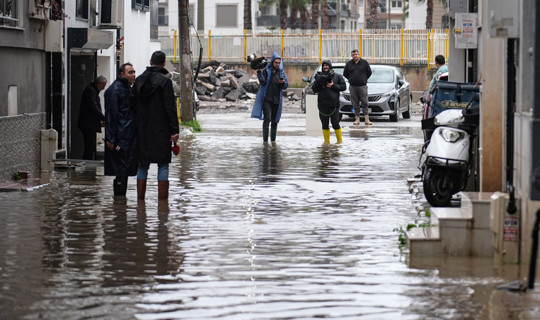 İzmir Yine Sular Altında! Yeni Uyarı Geldi