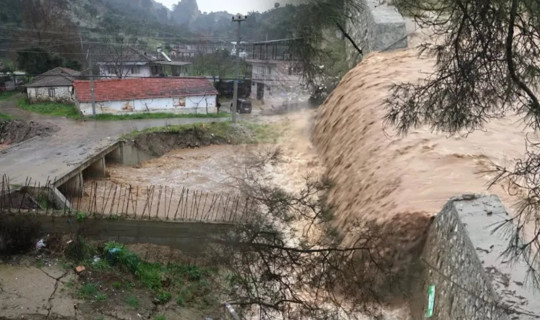 Aydın'ı Sağanak Vurdu! Dereler Taştı, Evler Tahliye Edildi
