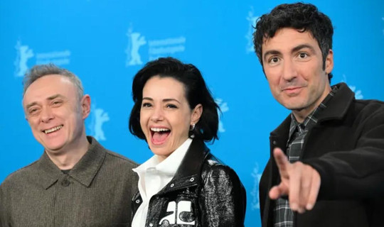 Özgü Namal’ın Berlin’deki ‘Türkiye’ Sözleri Gündem Oldu: Zorunluluk Değil, Tercih