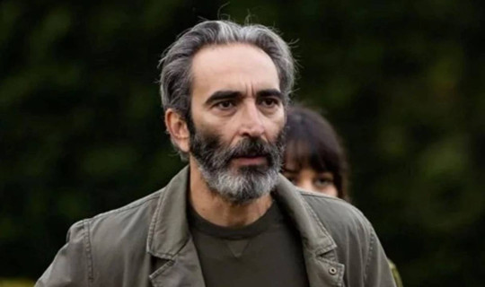 Ünlü Oyuncu Fırat Tanış Aşka Geldi: Sevgilisine Romantik Jest