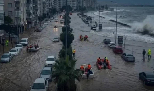 Kuvvetli Sağanak Felakete Döndü: İzmir, Aydın ve Çanakkale Sular Altında Kaldı