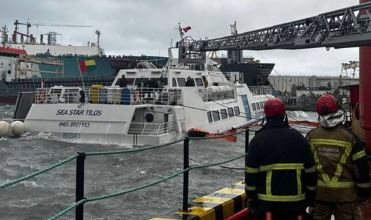 Şiddetli Fırtınada Gemide Mahsur Kaldılar