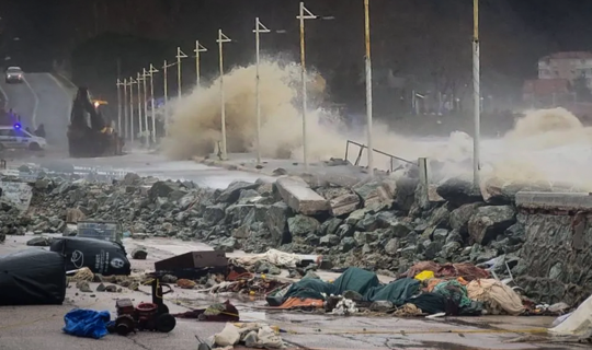Yalova'yı Fırtına Vurdu! Deniz Taştı, AFAD Harekete Geçti
