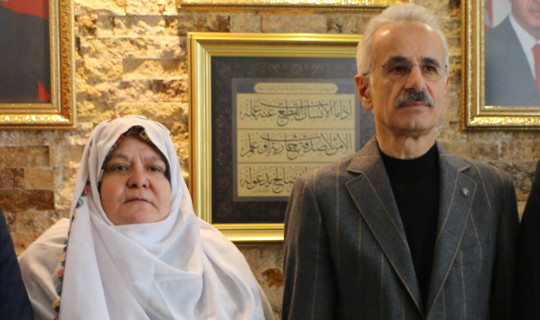 Kıyafeti Üzerinden Saldırıya Uğramıştı... Bakan Uraloğlu'ndan Ziyaret: 'Ellerine Fırsat Geçse...'