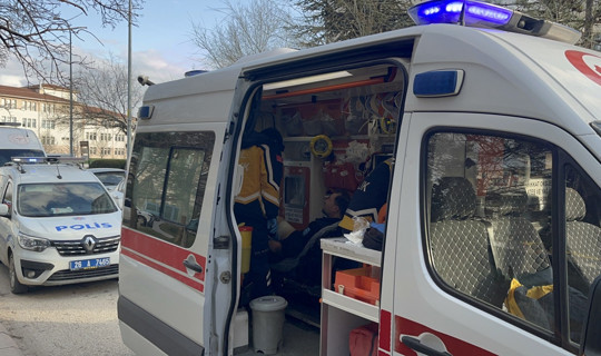 Komşular Arasında Gürültü Nedeniyle Bıçaklı Kavga: 4 Yaralı