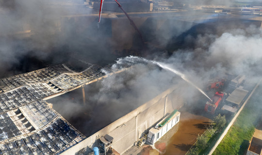 Manisa'daki Büyük Fabrika Yangını Kontrol Altında