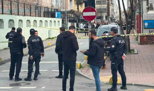 Yine 'Boşanma Aşaması' Yine Cinayet: İstanbul'da Bir Kadın Sokakta Yürürken Katledildi