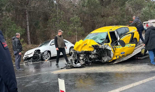 İstanbul’da Feci Kaza, Taksiyle Minibüs Çarpıştı