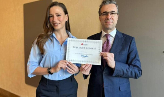 Serenay Sarıkaya’ya Vergi Ödülü! Teşekkür Belgesi Aldı
