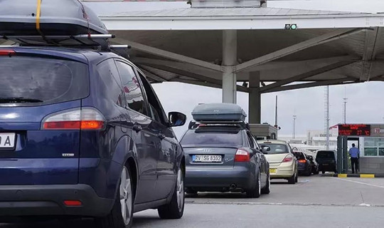 Ticaret Bakanlığı Düğmeye Bastı: Yabancı Plakalı Araçlarda Kritik Değişiklik