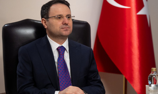 Adalet Bakanı Gürlek'ten Özgür Özel'e Suç Duyurusu: 1 Milyon Liralık Tazminat Talebi