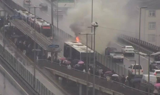 Şişli'de Metrobüste Yangın
