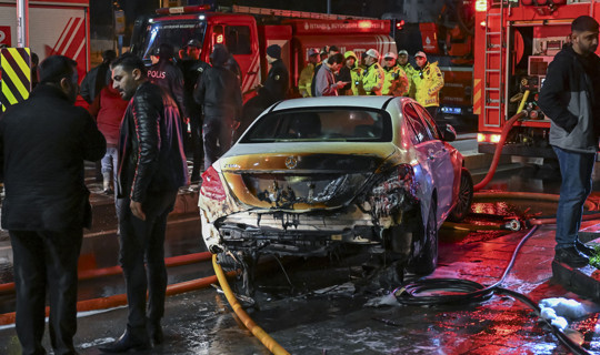 İstanbul'da Milyonluk Yangın: 15 Lüks Araç Küle Döndü