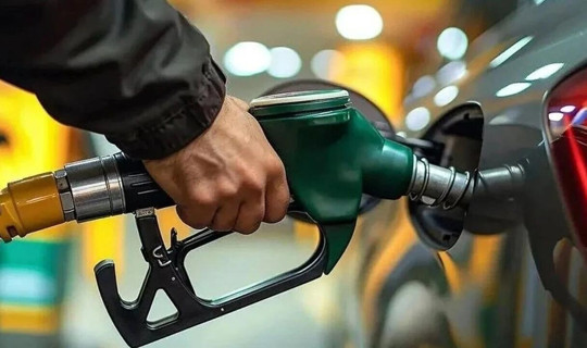 Araç Sahiplerine Kötü Haber! İndirim Sevinci Kısa Sürdü, Akaryakıta Yeni Zam