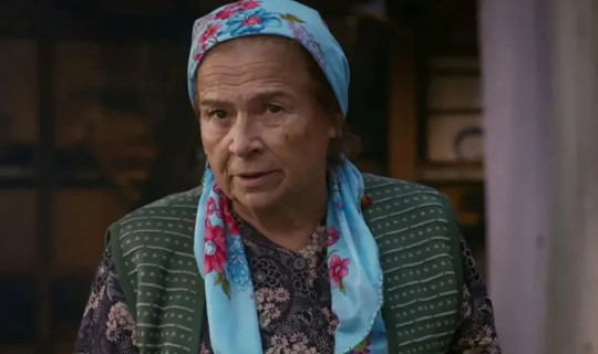 Usta Oyuncu Feyha Çelenk Hayatını Kaybetti