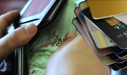 Cüzdanda Nakit Bitti: Bir Ayda 2,6 Trilyonluk Kartlı Ödeme