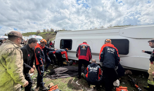 Diyarbakır Bingöl Yolunda Feci Kaza, Ölü ve Yaralılar Var