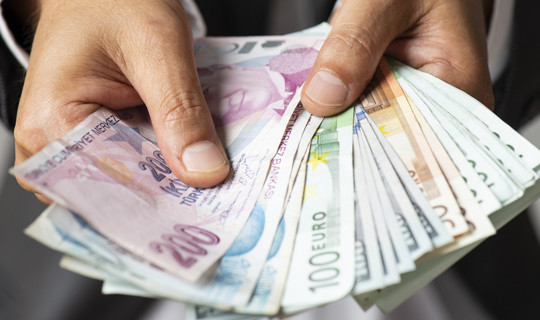 Piyasalarda İlk Rakamlar: Dolar 45 Lira Sınırında