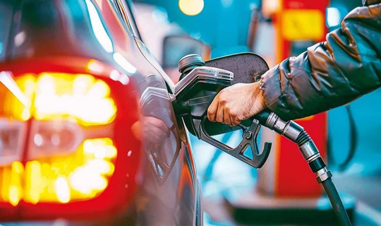 Araç Sahipleri Dikkat! Akaryakıtta Sürpriz İndirim: Tabela Gece Yarısı Değişti