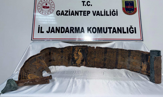 Gaziantep'te 2 Metrelik Tarihi Kitap Ele Geçirildi, 1 Şüpheli Gözaltında