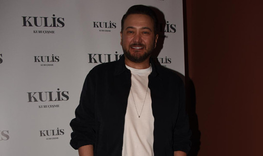 Ünlü Oyuncu Onur Büyüktopçu 44. Yaşını Dostlarıyla Kutladı