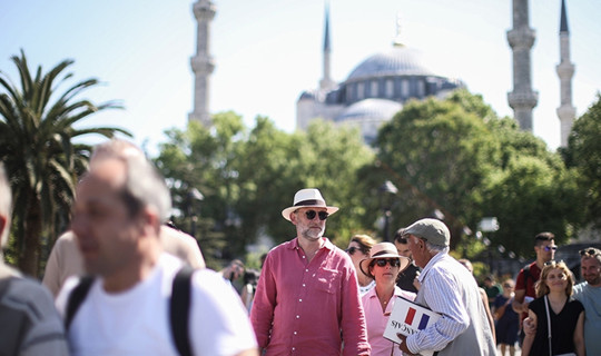 Bakan Ersoy Açıkladı! 2026 İlk Çeyrek Turizm Verileri Belli Oldu: İşte Türkiye'ye Gelen Turist Sayısı