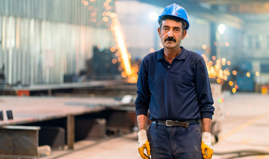 Cuma Hutbesinde İşverene Çağrı: 'İşçinin Hakkını Alın Teri Kurumadan Verin'