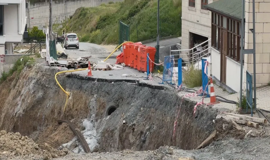 Beylikdüzü’nde Korku Dolu Anlar! Çalışma Sırasında Yol Çöktü