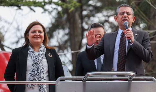 Burcu Köksal'dan Çarpıcı Özgür Özel Açıklaması: 'Geceleri Ne Yazacağı Belli Olmuyordu, O Kadar Mesaj Var ki'