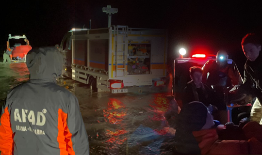 Tekir Gölü'nde Zamanla Yarış! Mahsur Kalan Gençler Kurtarıldı